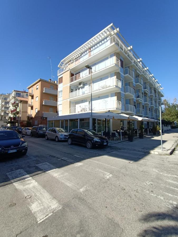 Residenza Topazio San Benedetto del Tronto Eksteriør billede